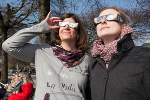 ECLIPSE SOLAIRE A ZURICH, SUISSE 