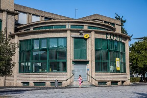 BUREAU DE POSTE ART DECO DE VICHY CONSTRUITE EN 1935 PAR L'ARCHITECTE LEON AZEMA, L'UN DES AUTEURS DU PALAIS DE CHAILLOT A PARIS 