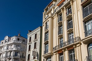 IMMEUBLES D'HABITATION ET HOTEL DANS LE CENTRE VILLE DE VICHY, IMMOBILIER, VICHY, ALLIER, REGION AUVERGNE-RHONE-ALPES, FRANCE 