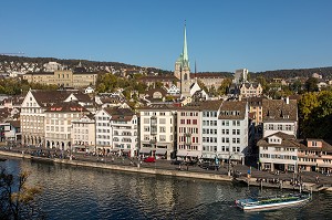 VUE GENERALE SUR LE CENTRE HISTORIQUE DE ZURICH AVEC LES RIVES DE LA RIVIERE LIMMAT ET L'UNIVERSITE DE ZURICH ETH SUR LES HAUTEURS DE LA VILLE, ZURICH, CANTON DE ZURICH, SUISSE