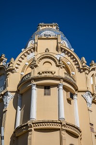 DETAIL D'UN IMMEUBLE D'HABITATION DU VIEUX VICHY, VICHY, ALLIER, REGION AUVERGNE-RHONE-ALPES, FRANCE 