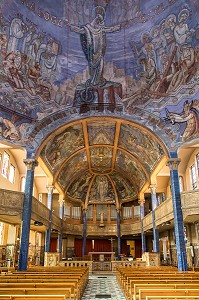 INTERIEUR DE L'EGLISE NOTRE-DAME-DES-MALADES DE VICHY, EGLISE DE STYLE ART DECO CONSACREE EN 1931 ET REALISEE PAR LES ARCHITECTES ANTOINE CHANET ET JEAN LIOGIER, VICHY, ALLIER, REGION AUVERGNE-RHONE-ALPES, FRANCE 