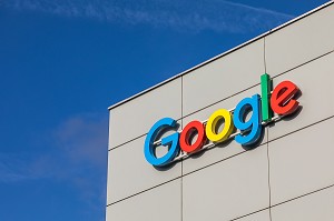 FACADE DU SIEGE DE GOOGLE A ZURICH, LOGO DE GOOGLE, MOTEUR DE RECHERCHES, GAFA, ECONOMIE, BOURSE, NASDAQ, ZURICH, CANTON DE ZURICH, SUISSE 