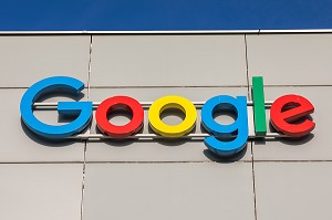 FACADE DU SIEGE DE GOOGLE A ZURICH, LOGO DE GOOGLE, MOTEUR DE RECHERCHES, GAFA, ECONOMIE, BOURSE, NASDAQ, ZURICH, CANTON DE ZURICH, SUISSE 