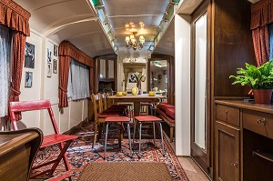 WAGON DE CHEMIN DE FER AMENAGE POUR LA CARAVANE DU CIRQUE KNIE ET UTILISE ENTRE 1919 ET 1974, PAVILLON DEDIE A L'HISTOIRE DU TRAIN, MUSEE SUISSE DES TRANSPORTS DE LUCERNE, VERKEHRSHAUS DES SCHWEIZ, LUCERNE, CANTON DE LUCERNE, SUISSE 