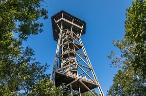 TOUR DE GUET EN BOIS AU SOMMET DE L'ALBIPASS, ZURICH, CANTON DE ZURICH, ALPES SUISSES, SUISSE 