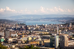 VUE GENERALE SUR ZURICH ET LE LAC DE ZURICH, ZURICH, CANTON DE ZURICH, ALPES SUISSES, SUISSE 