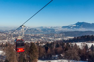 TELECABINE RELIANT LUCERNE AU MONT PILATE, MONTAGNE, SPORT D'HIVER, PILATUS, LUCERNE, CANTON DE LUCERNE, SUISSE 
