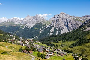 VUE GENERALE SUR LA STATION ALPINE D'AROSA, ALPES SUISSE, STATION D'AROSA, AROSA, CANTON DES GRISONS, SUISSE 
