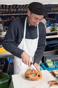 MARCHE DE VIC-EN-BIGORRE, HAUTES-PYRENEES, FRANCE 