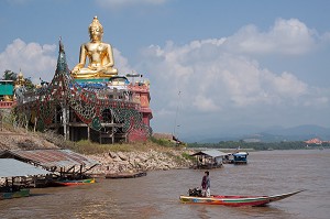 TOURISME SUR LE FLEUVE MEKONG, THAILANDE, ASIE 