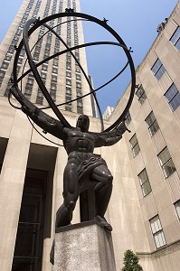 STATUE D'ATLAS PORTANT LE MONDE AU PIED DU ROCKEFELLER CENTER, MIDTOWN, MANHATTAN, NEW YORK CITY, ETATS-UNIS D'AMERIQUE, USA 