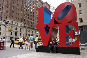 SCULPTURE LOVE REALISEE PAR ROBERT INDIANA, AMOUR, MANHATTAN, NEW YORK CITY, ETATS-UNIS D'AMERIQUE, USA 