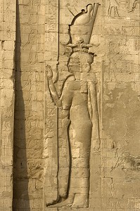 DEESSE HATHOR, TEMPLE D'EDFOU, CE TEMPLE EST LE MIEUX CONSERVE DE TOUTE L’EGYPTE ANTIQUE, TEMPLE DEDIE AU DIEU FAUCON HORUS, LE TEMPLE FUT DEGAGE SOUS LA DIRECTION D’AUGUSTE MARIETTE A PARTIR DE 1859, EDFOU, EGYPTE, AFRIQUE 