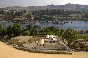 RIVE GAUCHE ET RIVE DROITE DU NIL, ASSOUAN, EGYPTE, AFRIQUE 