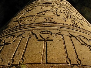 TEMPLE PTOLEMAIQUE DECOUVERT PAR AUGUSTE MARIETTE (FRANCAIS) EN 1860. DEDIE AU CULTE DU DIEU FAUCON HORUS, EDFOU, HAUTE EGYPTE, EGYPTE, AFRIQUE 