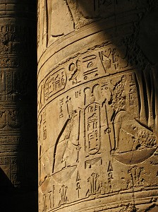TEMPLE PTOLEMAIQUE DECOUVERT PAR AUGUSTE MARIETTE (FRANCAIS) EN 1860. DEDIE AU CULTE DU DIEU FAUCON HORUS, EDFOU, HAUTE EGYPTE, EGYPTE, AFRIQUE 