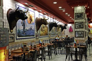 BAR SUR LE THEME DE LA TAUROMACHIE, PRES DE LA PLAZA SANTA ANA, MADRID, ESPAGNE 
