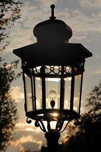 LES LAMPADAIRES DU PASEO DEL PRADO, MADRID, ESPAGNE 