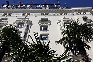 FACADE DU PALACE HOTEL AVEC SES PALMIERS, PASEO DEL PRADO, MADRID, ESPAGNE 