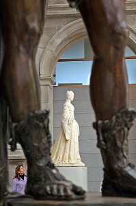 STATUES DU CLOITRE DE L'EDIFICE JERONIMOS, MUSEO DEL PRADO, PASEO DEL PRADO, MADRID, ESPAGNE 