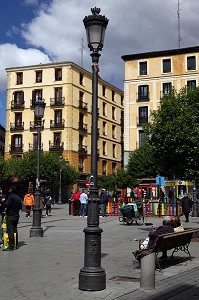 AMBIANCE DE RUE, PLAZA DE LAVAPIES, QUARTIER DE LAVAPIES, MADRID, ESPAGNE 