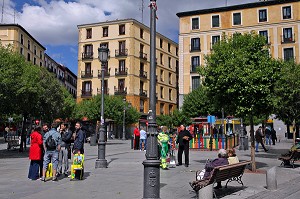 AMBIANCE DE RUE, PLAZA DE LAVAPIES, QUARTIER DE LAVAPIES, MADRID, ESPAGNE 