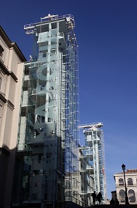 ASCENSEUR DE L'ENTREE PRINCIPAL DU MUSEO REINA SOFIA, CALLE SANTA ISABEL, QUARTIER ATOCHA, MADRID, ESPAGNE 