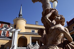 PATIO DES GALERIAS PIQUER (ANTIQUAIRES), CALLE RIBERA DE CURTIDORES, QUARTIER LATINA, MADRID, ESPAGNE 