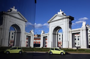 ARCHE DE LA GLORIETA DE SAN VICENTE, MADRID, ESPAGNE 