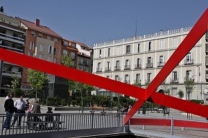 ENTREE DU PARKING SUR LA PLAZA VAZQUEZ DE MELLA, CHUECA, MADRID, ESPAGNE 