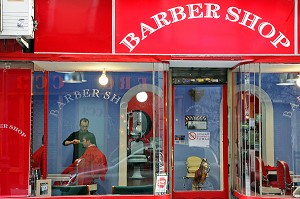 BARBIER ET COIFFEUR 'BARBER SHOP', CALLE COLON, MALASANA, MADRID, ESPAGNE 