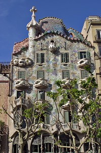 CASA BATLLO, MAISON BATLLO EN CATALAN, ARCHITECTE ANTONI GAUDI, 43, PASSEIG DE GRACIA (AVENUE DE GRACIA), QUARTIER DE L'EIXAMPLE, BARCELONE, ESPAGNE, EUROPE 