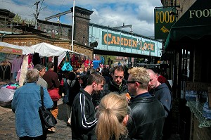 MARCHE AUX PUCES DE CAMDEN (CAMDEN MARKET), LONDRES, ANGLETERRE 