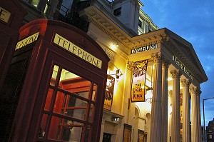 CABINE ROUGE DES TELEPHONES PUBLICS ANGLAIS, QUARTIER DES THEATRES, LONDRES, ANGLETERRE 