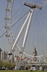 MILLENIUM WHEEL (GRANDE ROUE DU MILLENAIRE), APPELEE EGALEMENT THE LONDON EYE (L'OEIL DE LONDRES), INSTALLEE POUR LES FESTIVITES DE L'AN 2000, LONDRES, ANGLETERRE 