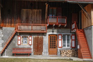 LE BOIS DE CHAUFFAGE EN HAUTE-SAVOIE (74), RHONE-ALPES, FRANCE 