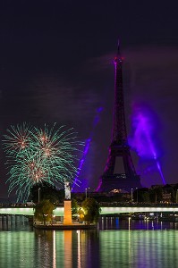 FEU D'ARTIFICE ET ILLUMINATIONS A PARIS (75), ILE DE FRANCE, FRANCE 