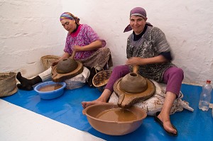 L'HUILE D'ARGAN, SUD D'ESSAOUIRA, MAROC, AFRIQUE DU NORD 