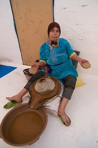 L'HUILE D'ARGAN, SUD D'ESSAOUIRA, MAROC, AFRIQUE DU NORD 