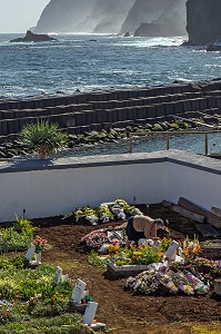 AU PETIT CIMETIERE DE PONTA-DELGADA, ILE DE MADERE, PORTUGAL 