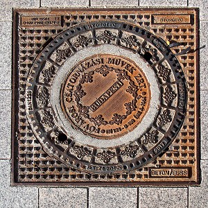 PLAQUE D'EGOUT, BUDAPEST, HONGRIE 