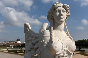 STATUE AILEE DU JARDIN DU PALAIS DE BELVEDERE, VIENNE, AUTRICHE 