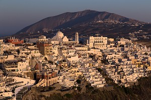 THIRA FIRA, SANTORIN, ILE GRECQUE, RANDONNEE TYPIQUE ET ROMANTIQUE, GRECE 