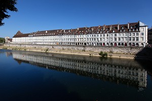 QUAI VEIL PICARD, AUX BORDS DE L'EGLISE MADELEINE DANS LE QUARTIER BATTANT, BESANCON, DOUBS, (25) DOUBS, BOURGOGNE-FRANCHE-COMTE, FRANCE 