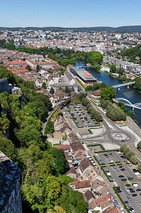 VUE DU HAUT DE LA CITADELLE DE BESANCON, PONT DU CHARDONNET, ROND POINT DE NEUFCHATEL, BESANCON, (25) DOUBS, REGION BOURGOGNE-FRANCHE-COMTE, FRANCE 