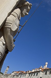 COLONNE DE ROLAND AVEC L'EPEE QUI SYMBOLISE LA LIBERTE DE LA CITE, OEUVRE DU SCULPTEUR ANTUN DUBROVCANIN ERIGEE EN 1419, PLACA STRADUN, DUBROVNIK, DALMATIE, CROATIE, EUROPE 
