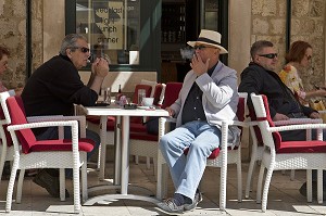 TERRASSE D'UN CAFE RESTAURANT, DUBROVNIK, DALMATIE, CROATIE, EUROPE 
