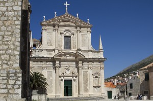 FACADE BAROQUE DE L'EGLISE JESUITE SAINT-IGNACE EDIFIEE PAR ANDREA POZZO, VIEILLE VILLE DE DUBROVNIK, DALMATIE, CROATIE, EUROPE 