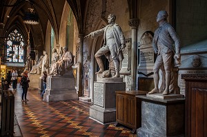 STATUE A L'INTERIEUR DE LA CATHEDRALE SAINT-PATRICK, DUBLIN, IRLANDE 